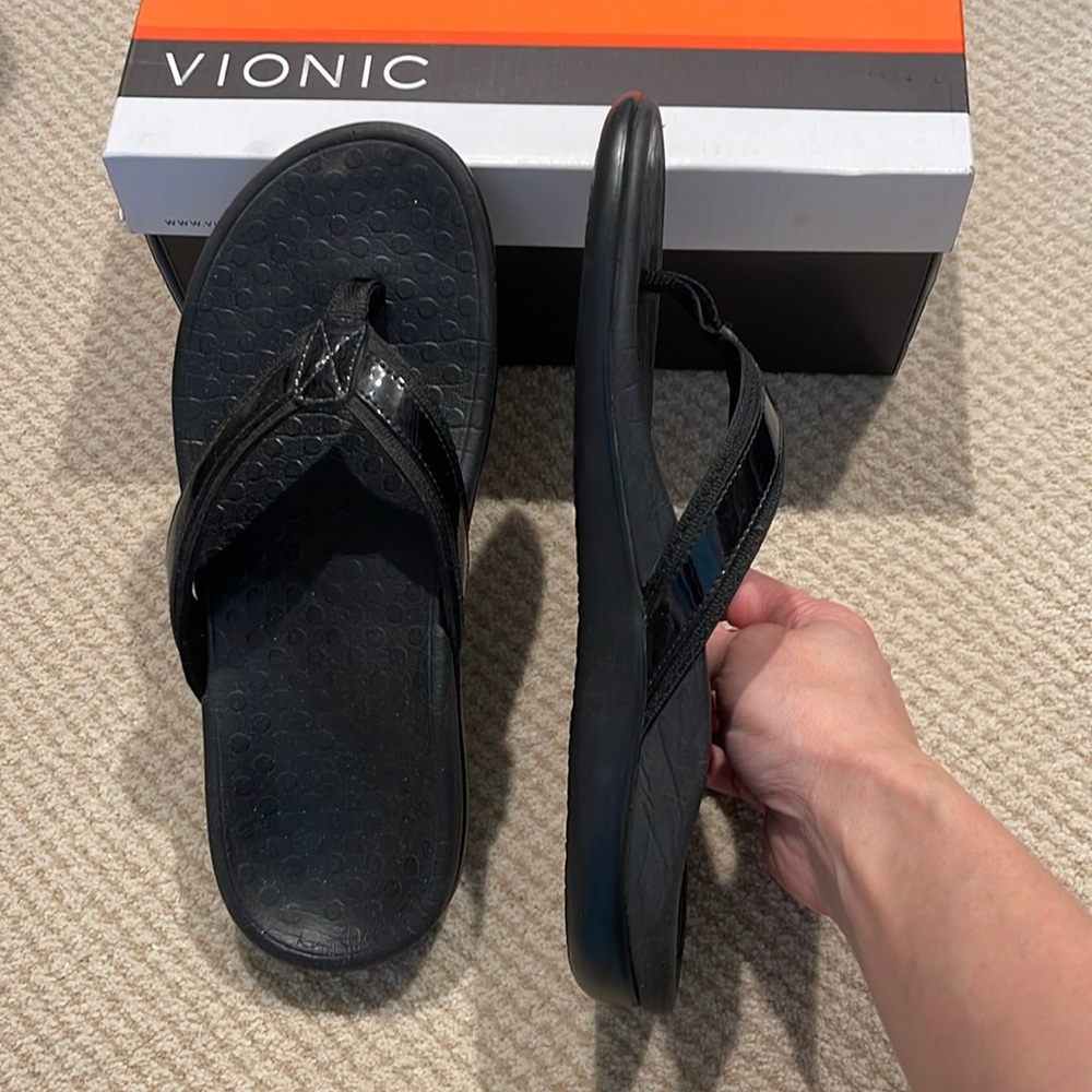 Vionic women’s leather and fabric sandals Tide II in black size 7
